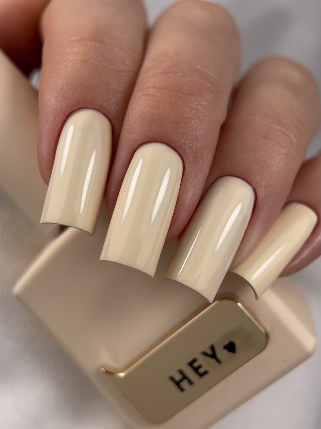 HeyLove Gel Polish - CANNOLI CREAM