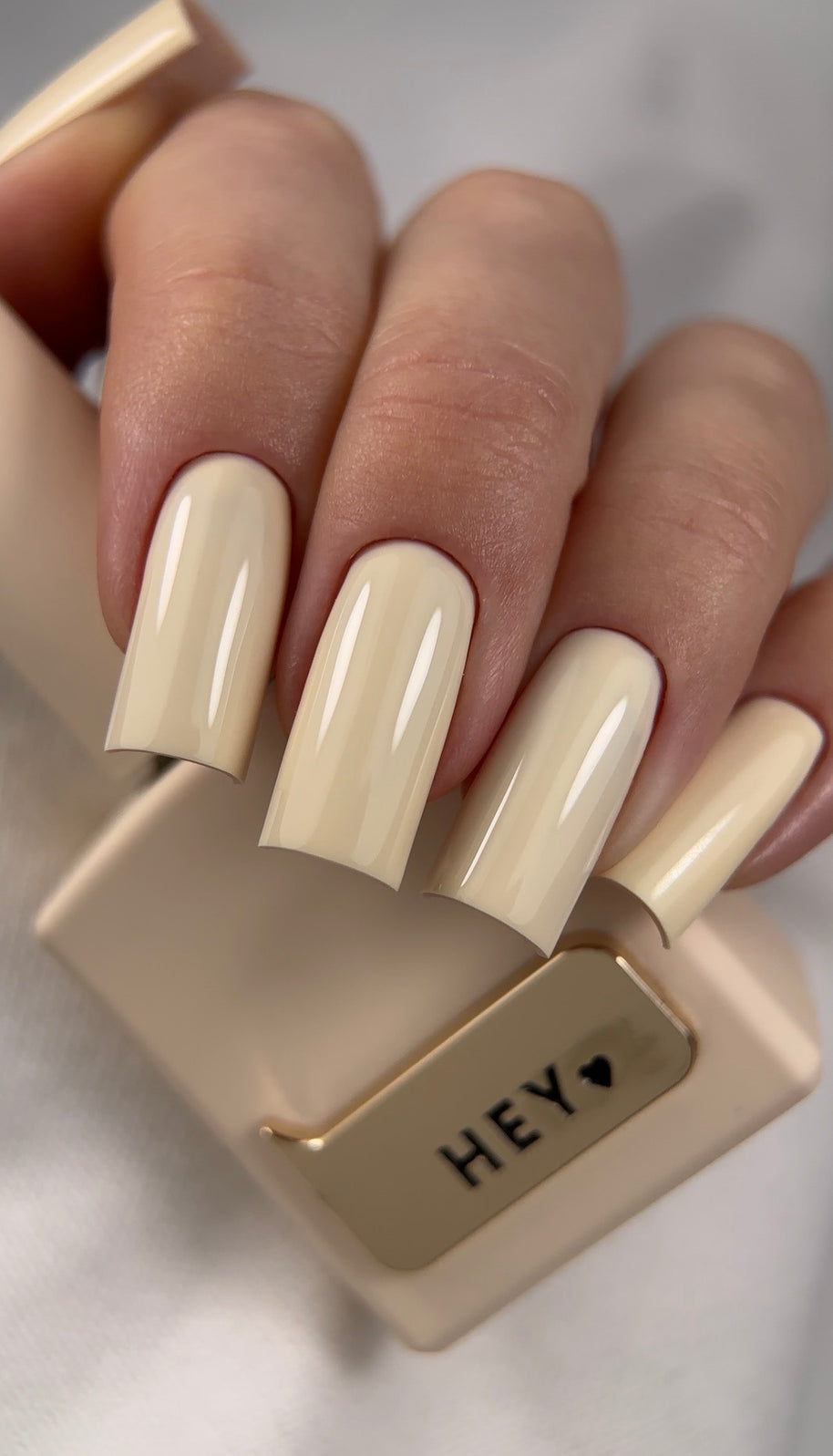 NYHED HeyLove Gel Polish - CANNOLI CREAM