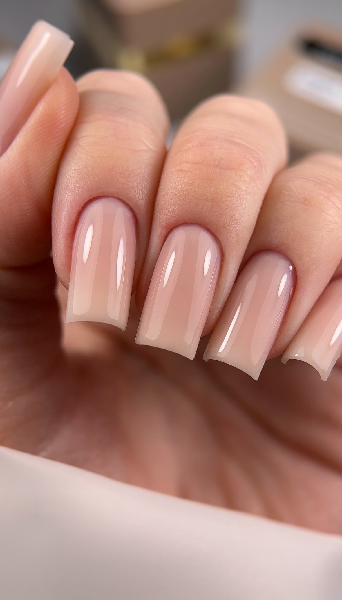 HEYLOVE Frame Builder Gel with Pump – Light Nude